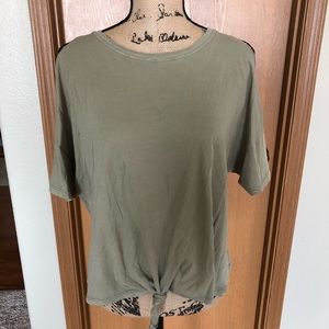 White crow cold shoulder top from buckle❤️